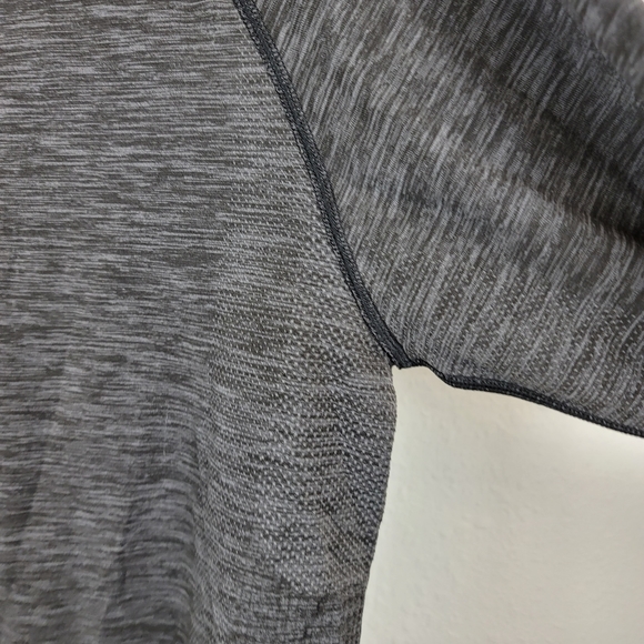 Lululemon metal vent tech henley - Picture 2 of 7